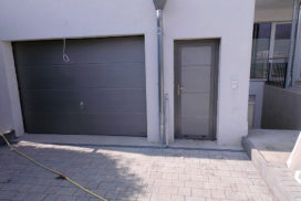 Brama garażowa segmentowa i drzwi boczne Wiśniowski | ADAMS | WIŚNIOWSKI Salon Partnerski | Bramy / Okna / Drzwi / Ogrodzenia - Sprzedaż | Montaż | Serwis - Żary, lubuskie