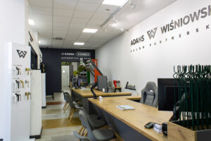 ADAMS | WIŚNIOWSKI Salon Partnerski | Bramy / Okna / Drzwi / Ogrodzenia - Sprzedaż | Montaż | Serwis
