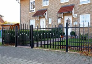 Jak dbać o metalowe ogrodzenie?