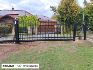 Ogrodzenie posesyjne, brama przesuwna, słupki, segmenty, furtka