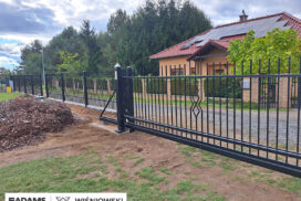 Ogrodzenie posesyjne, brama przesuwna, słupki, segmenty, furtka
