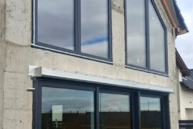 Okna PVC PRIMO 82, brama segmentowa UniTherm, rolety zewnętrzne