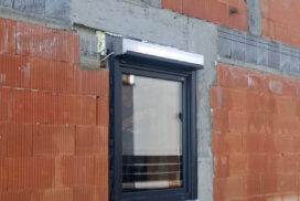 Okna PVC PRIMO 82, brama segmentowa UniTherm, rolety zewnętrzne