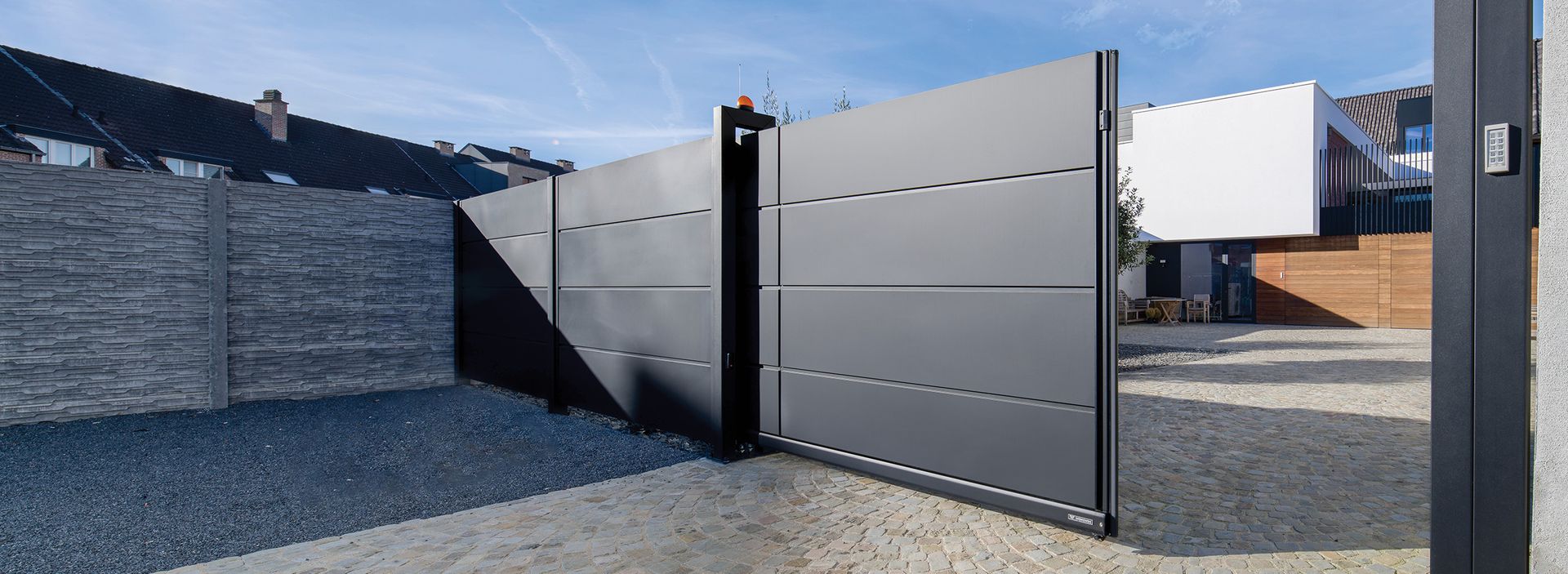 Ogrodzenia posesyjne, brama przesuwna Wiśniowski. Adams Salon partnerski Żary