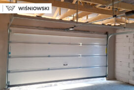 Nasze realizacje – Wiśniowski – Okna PRIMO 82, drzwi Nova, brama segmentowa UniTherm, rolety Protecta, żaluzje fasadowe