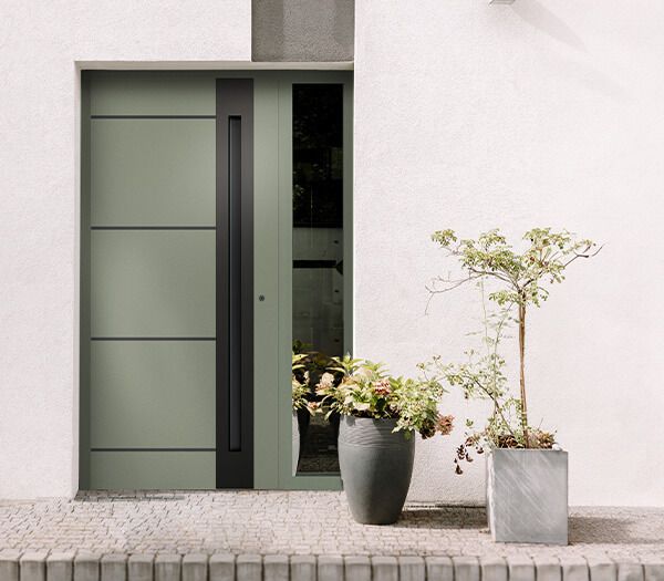 Drzwi wejściowe bez zadaszenia