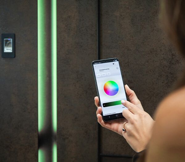 Drzwi wejściowe bez zadaszenia