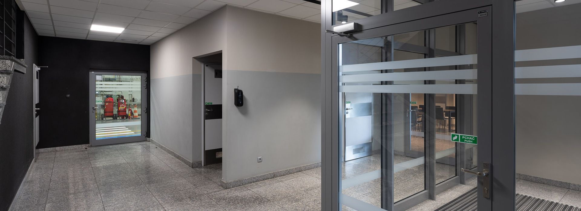 Drzwi aluminiowe dla obiektów Wiśniowski