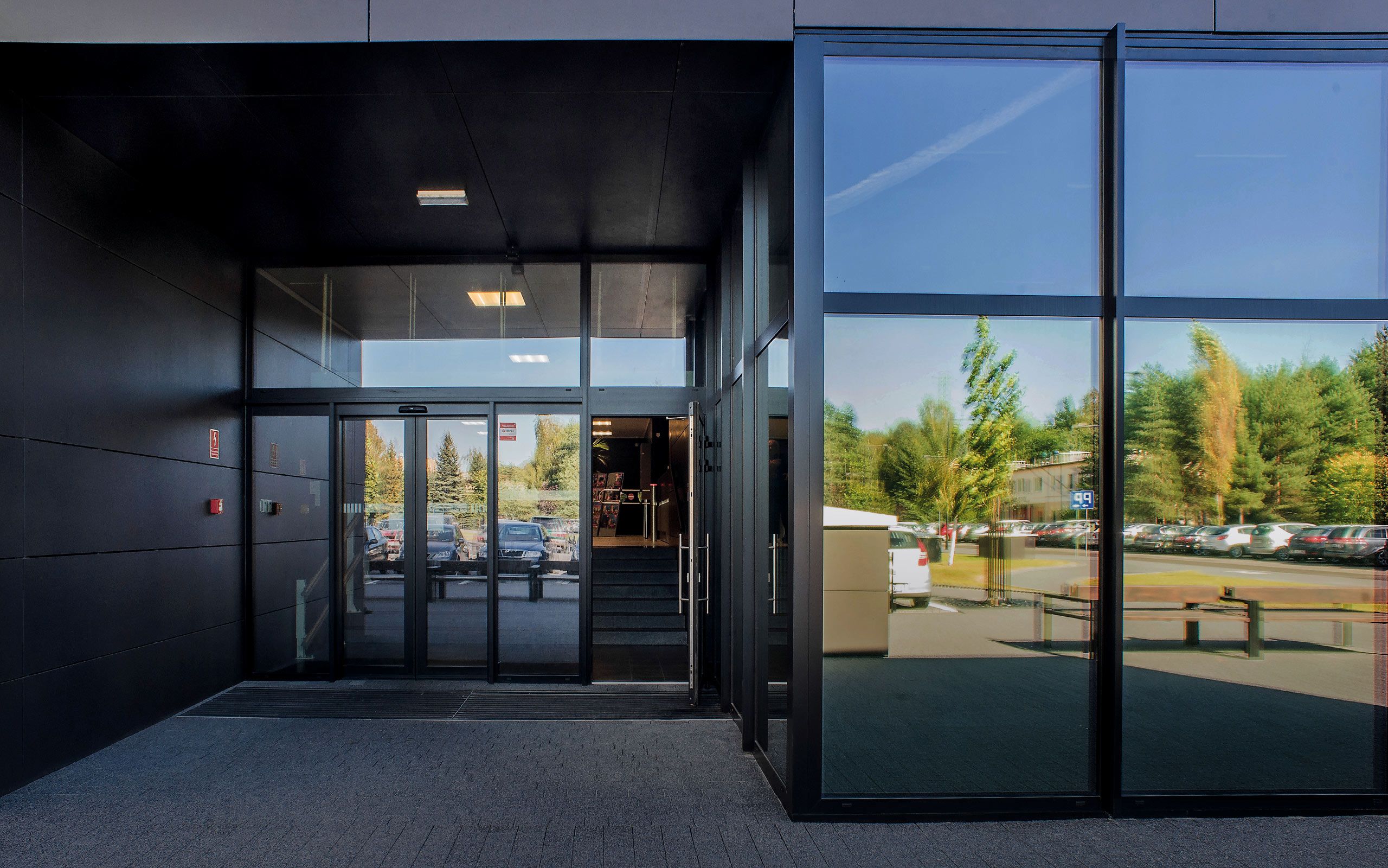 Drzwi aluminiowe dla obiektów Wiśniowski