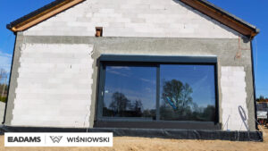 Nasze realizacje – Wiśniowski – Okna PRIMO 82, rolety Protecta, żaluzje fasadowe