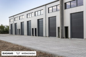 Nasze realizacje – Wiśniowski – Bramy przemysłowe MakroPro, drzwi ECO, okna PRIMO 70