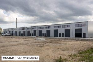 Nasze realizacje – Wiśniowski – Bramy przemysłowe MakroPro, drzwi ECO, okna PRIMO 70
